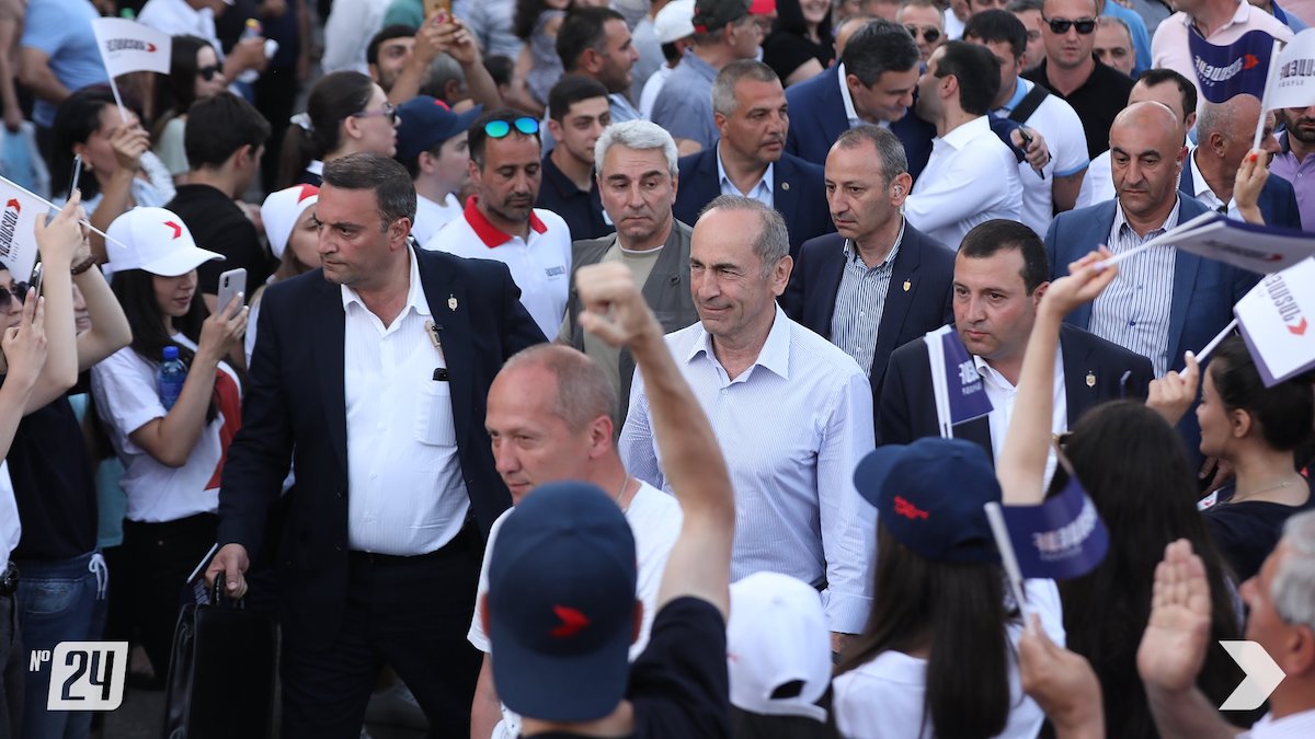 Взгляд армения. Концерт в Армении на площади. Выборы Армения 2021 регион. Митинги Турции 28 мая против результатов выборов.